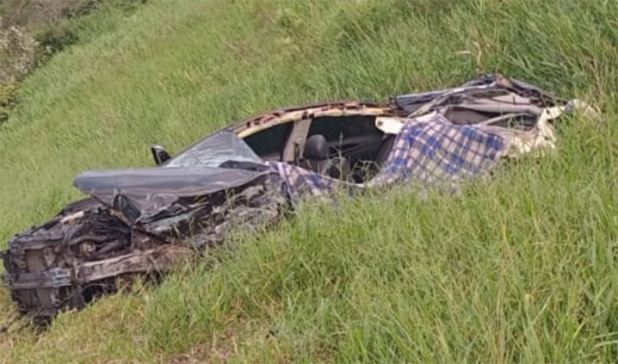 Motorista morre em acidente entre carro e ônibus na BR-290